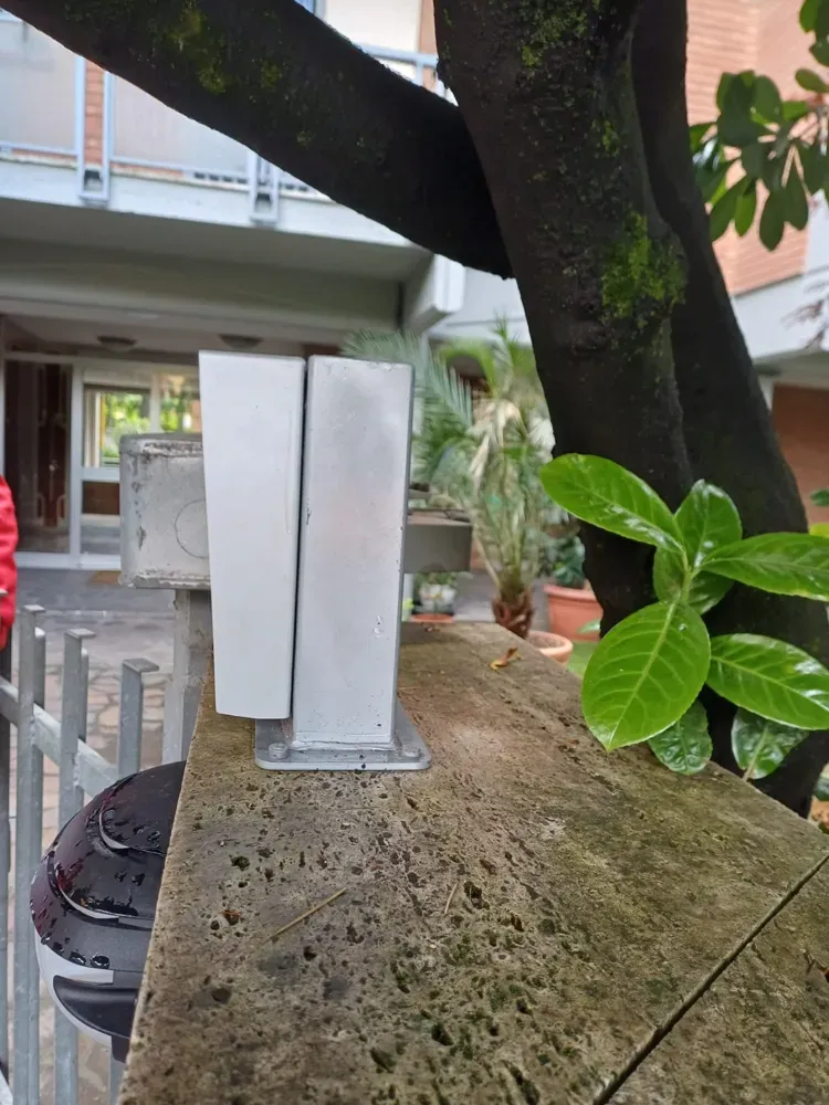 Videocitofono al cancello di una casa con giardino a Mordano